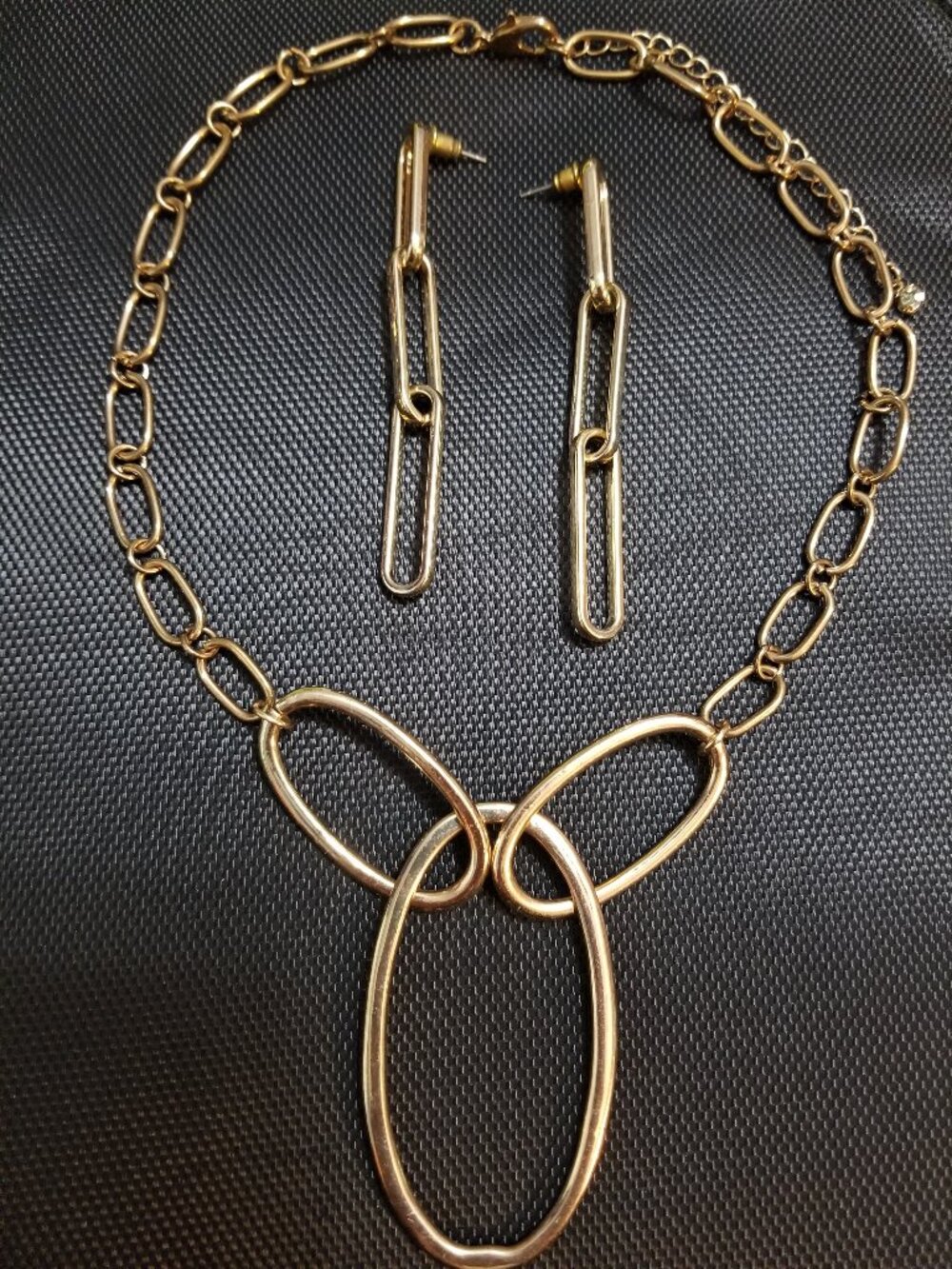 Vintage Solid Gold Earring Pair & Gold-Tone Paperclip-Inspired Choker-Necklace